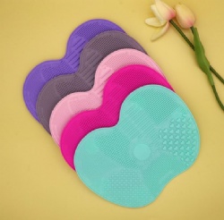 Apple-Shaped Silicone Makeup Brush Cleaning Mat with Suction Cup, Makeup Brush Cleaner Pad, Beauty Cleaning Tool